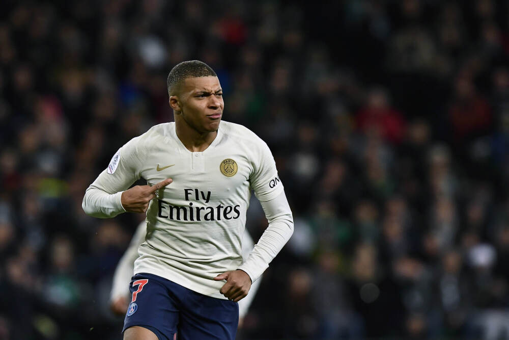 光伏股早盘延续近期上涨 协鑫科技及信义光能均涨超6%